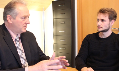 Der Landtagsabgeordnete Frank Oesterhelweg im Gespräch mit unserem Redakteur Jan Borner. Video: Werner Heise