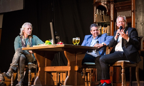 Thomas Gottschalk, Sigmar Gabriel und Johannes B. Kerner talkten in der Lindenhalle. Foto: Werner Heise