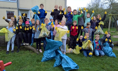 Die Grundschule Flechtorf half auch tatkräftig mit. Foto: Gemeinde Lehre