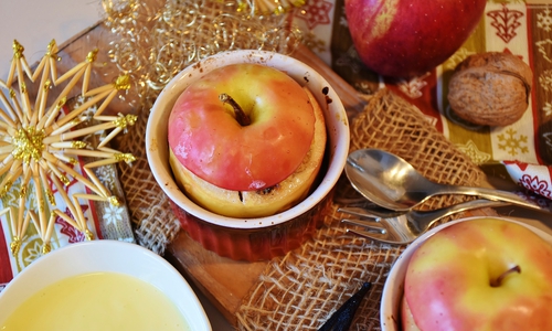 Beim Treffen des Demenzcafés gibt es Bratäpfel und alkoholfreien Punsch. Symbolbild: pixabay