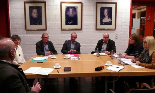 Elternvertreter und Kita-Träger im Info-Austausch mit Jörn Domeier im Schloss. Foto: Stadt Schöningen