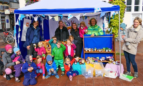 Beim Marmeladenverkauf: Die Kinder der Kita "Villa Kunterbunt". Foto: Stadt Wolfenbüttel