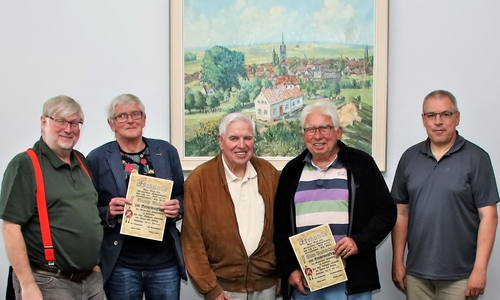 Von links: Bürgermeister Harald Schulze, Detlev Keller, Karl Paxmann, Klaus Marksteiner und Gemeindedirektor Matthias Lorenz. Foto: Gemeinde Süpplingen