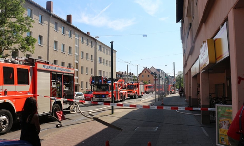 Eine Funkstreife der Polizei stellte zwei Container fest, in denen sich aufgrund eines zurück liegenden Brandschadens aussortierte Lebensmittel und Verpackungsmaterial befandenFoto: Robert Braumann