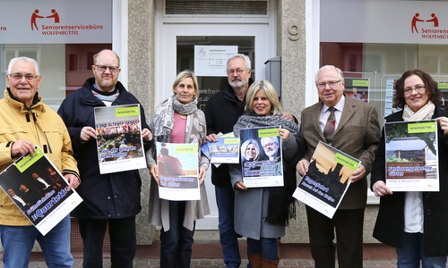 Stellten den neuen Veranstaltungsflyer des Seniorenservicebüros vor (v. l.): Horst Luthien (Seniorenbeirat in der Stadt Wolfenbüttel, Hans Andreas Meyer (Arbeitsgemeinschaft der Seniorenkreise im Landkreis Wolfenbüttel), Anette Müller-Damrath (Leiterin des Seniorenservicebüros), Klaus Thomas und Susanne Diestelmann, Werner Schmitzer und Kerstin Malli (Stadtbücherei). Foto: Stadt Wolfenbüttel
