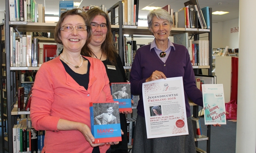 Ille Schneider, Meike Buthmann und Gabriele Drewes vom Freundeskreis der Stadtbücherei, Foto: Jan Borner