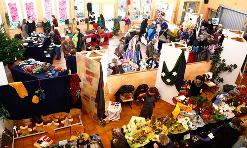 Am 23. November zwischen 11 und 17 Uhr kann man auf dem Basar in der Waldorfschule stöbern. Fotos: Freie Waldorfschule Wolfsburg
