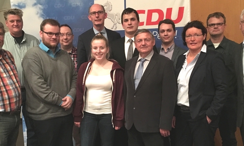 Der neue CDU Kreisvorstand (von links): Friedhelm Weber, Karsten Könnecker, Björn Busse, Dr. Andreas Kulhawy, Christoph Plett, Wiebke Luttkus (Schüler-Union), Nico Bock, Georg Raabe, Thorge Karnick, Marion Övermöhle-Mühlbach, Stephan Rumpf und Wolfgang Belte. Auf dem Foto fehlen Christian Kröplin und Sigurt Grobe.                                                             
  Foto: CDU-Peine