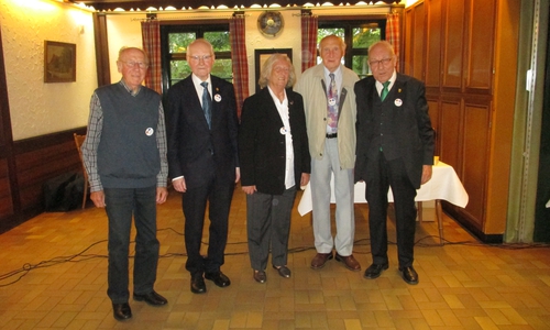 Die Wolfenbütteler Delegierte mit Stellvertreterin von links:  Gerhard Neumann, Fritz Folger, Rosemarie      
Konst, Georg Hattwig und  Dieter Lorenz. Foto: BdV