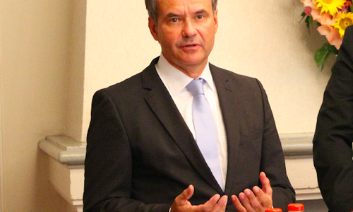 Braunschweigs Oberbürgermeister gratuliert Dr. Carola Reimann zu ihrem Ministerinnen-Amt. Foto: Max Förster