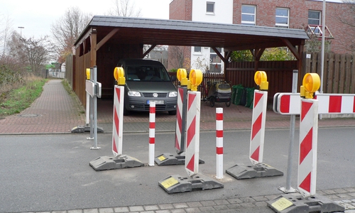 Die Standorte der Poller wurden kritisiert. Im Laufe des Freitags werden diese wieder entfernt. Foto: Bürgerinitiative Verkehr im Marggrafviertel
