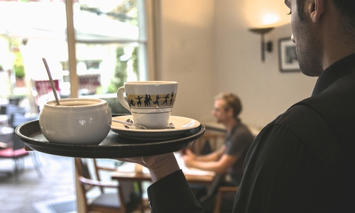 Dabei könne Zuwanderung ein Beitrag gegen den Fachkräftemangel sein. Gerade auch das Ernährungsgewerbe suche händeringend Nachwuchs. Foto: NGG