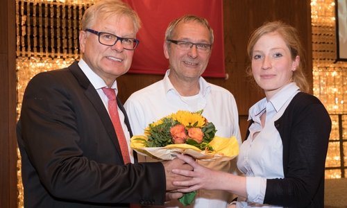 Lothar Ewald und Hartwig Erb gratulierten Ricarda Bier zur Wahl. Foto: IG Metall