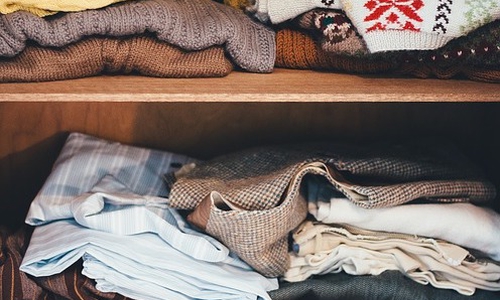 Wer in seinem Kleiderschrank noch Sachen hat, die er loswerden will, am 6. April führt das DRK eine Sammlung durch. Symbolfoto: pixabay