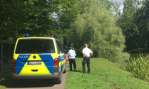 Polizei und Feuerwehr waren schnell vor Ort. Foto: Nick Wenkel