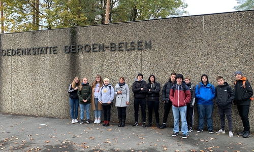 Die 10.Klassen der Realschule Vechelde besuchten die Gedenkstätte. Fotos: Realschule Vechelde