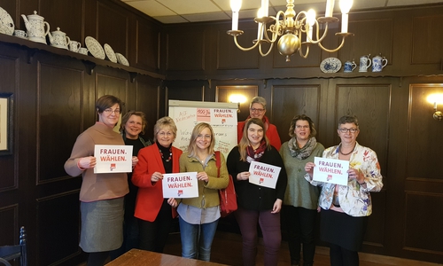 Von links nach rechts: Dr. Thela Wernstedt, MdL, Simone Pifan, Bezirk Braunschweig, Annegret Ihbe, Sprecherin der ASF, Dr. Doerte Liebetruth, MdL, Katja Brößling, Simone Wilimzig-Wilke und Frauke Maschmeyer-Pühl. Foto: ASF