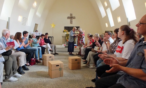 Drei heilige Könige beherrschten den Sommergottesdienst in St. Michaelis. Foto: Achim Klaffehn
