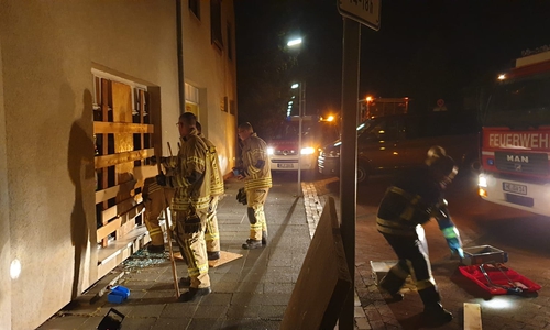 Die Feuerwehr hal, den Kiosk zu sichern. Fotos: Feuerwehr Helmstedt
