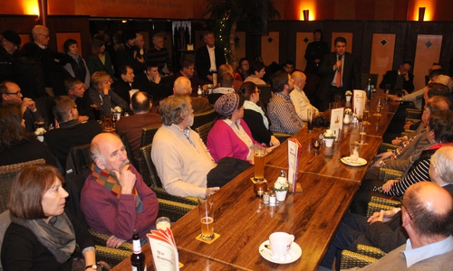 Vize-Kanzler Sigmar Gabriel kehrte am Freitagabend zu einem Bürgergespräch in die Butterhanne. Fotos: Anke Donner 