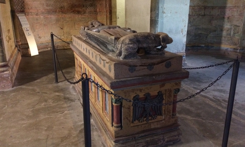 Heinrich III. hatte sein Herz an Goslar verloren. Passend dazu w urde sein Herz in Goslar bestattet, w ährend sein Körper in Speyer die letzte Ruhe fand. Fotos: Stadt Goslar 