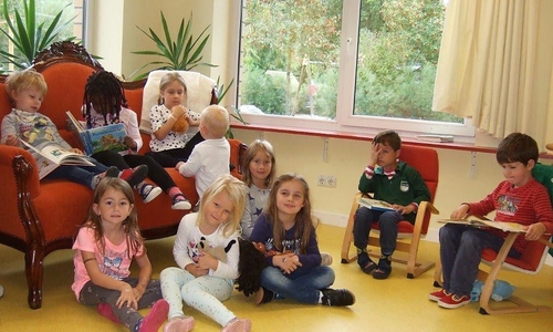 Die Kinder der Kita freuen sich über neue Geschichten. Foto: Gemeinde Lehre