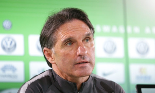 Bruno Labbadia will mit seiner Mannschaft auf den Sieg in Freiburg aufbauen. Foto: Jens Bartels/Archiv