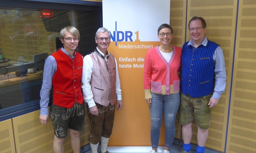 Die Lessingstädter Musikanten aus Wolfenbüttel gestalten die Sendung Plattenkiste von NDR 1 Niedersachsen. Von links Sebastian Hartwich, Hans-Peter Arendts, Martina Gilica und Matthias Beinert). Foto: NDR