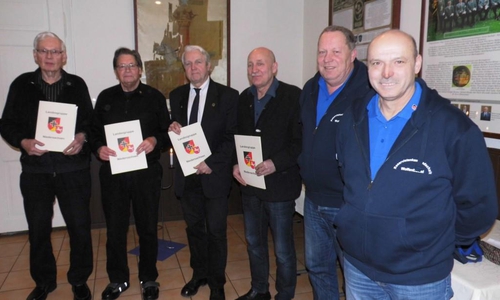 Geehrt wurden für langjährige Mitgliedschaften (v. l.) Friedrich Deichmann und Felix Rehwald (je 50 Jahre) sowie Eyke Isensee und Harald Stadermann (je 40 Jahre). Andreas Rebmann und Klaus Welz sprachen ihren Dank für die Treue aus und wünschten den Geehrten für die Zukunft alles Gute. Foto: Andreas Meißler
