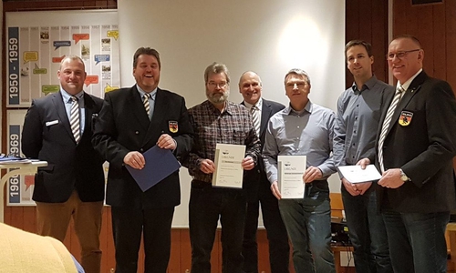 Die geehrten Vereinsmitglieder mit ihren Urkunden. Foto: Verein