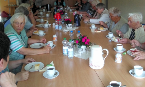 Gemütliches Zusammensein des Seniorenkreises mit dem Ortsrat. Foto: Gemeinde Lehre