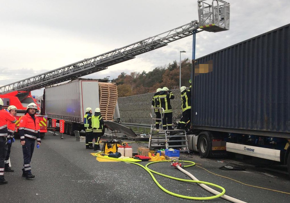 Tödlicher Unfall Am Stauende - LKW Fährt Ungebremst Auf | RegionalHeute.de