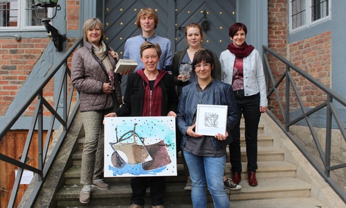Mitorganisatorin Heike Hidalgo (li.) und Alexandra Hupp vom Kulturbüro der Stadt (re.) mit den Künstlerinnen und Künstlern: Timo Hoheisel, Anna-Maria Meyer (hinten), Uschi Korowski und Melanie Schöckel (vorne v. li.). Fotos: Alexander Dontscheff