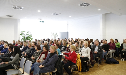  Rund 90 hauptamtlich Aktive, Lehrerinnen und Lehrer, Erzieherinnen und Erzieher sowie weitere Initiatoren der Präventionsarbeit folgten der Einladung.