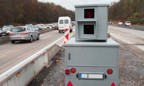 Neue Technik erlaubt 24-stündige Geschwindigkeitsüberwachung / Messungen erfolgen in beide Fahrtrichtungen. Foto: Jenoptik 