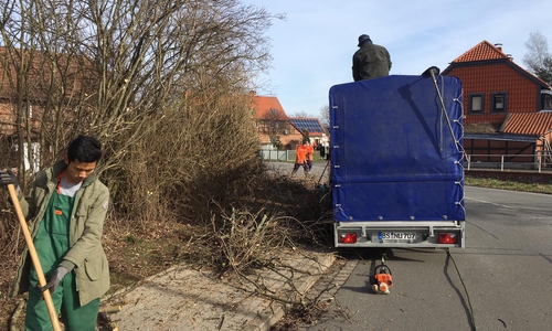 An mehreren Stellen im Ort wurden Hecken und Bäume beschnitten. Foto: Freiwillige Feuerwehr Dettum