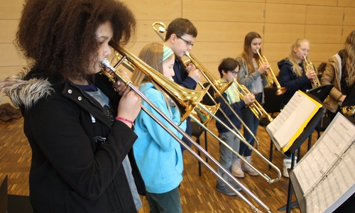 Mit viel Elan und Freude üben die musikalischen Gruppen des THG bereits bei den Musikarbeitstagen im März in der Landesmusikakademie. Foto: Oelschlegl