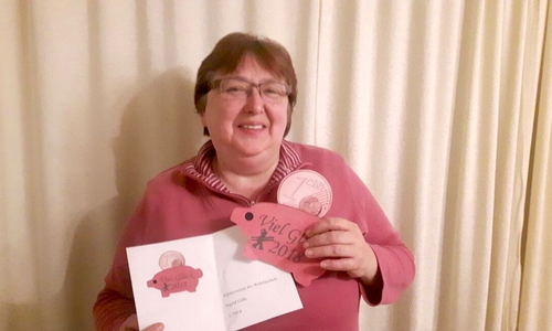Eine große Überraschung für Sigrid Gille beim Weihnachtsflohmark in der Werla Schule. Foto: privat