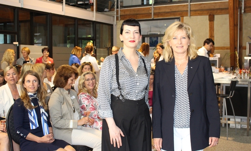 Als Special Guest des Abend hatte Claudia Kayser (r.) die Profilerin Susanne Grieger-Langer zum 5. Entscheiderinnenabend eingeladen. Fotos: Eva Sorembik