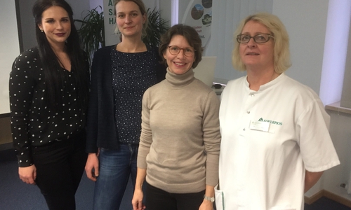 Experten trafen sich in der Harzklinik Goslar zum Thema „Netzwerk ProBeweis“:  von rechts,  Harzkliniken-Oberärztin Ute Lejon, Ärztin und Referentin Stefanie  Hoyer, Institut für Rechtsmedizin der Medizinischen Hochschule Hannover, Eva Römling-Wasserthal und Viktoria Dewald von der BISS. Foto: Asklepios Harzkliniken