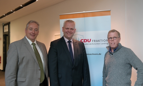 Der Landtagsfraktionsvorsitzende Björn Thümler und sein Stellvertreter Frank Oesterhelweg sind beim Braunkohlessen in Fümmelse zu Gast. Foto: CDU