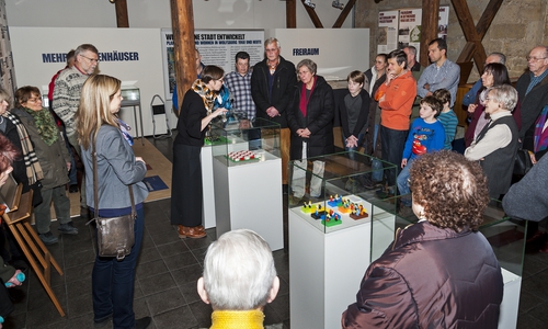 Über 50 Besucher kamen zur Finissage in das Stadtmuseum Schloss Wolfsburg. Foto: Peter Riewaldt