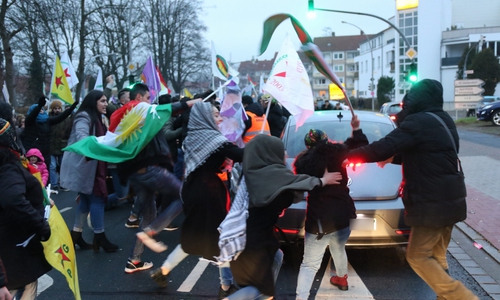 Ansonsten spricht die Polizei von einer friedlichen Veranstaltung. Fotos: Rudolf Karliczek