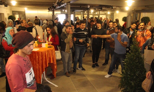 Am Donnerstagabend wurde in der Kommisse das einjährige Bestehen des „Willkommens-Café“ gefeiert. Fotos: Anke Donner 