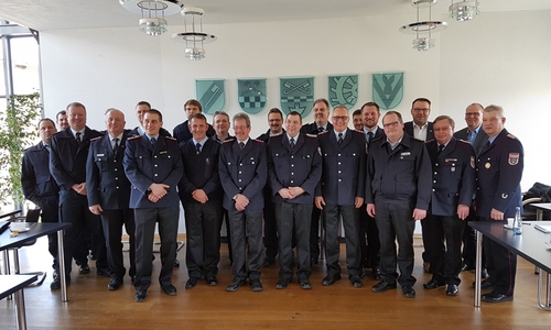 Gemeinsam blickten die Vertreter der sechs Ortsfeuerwehren auf das vergangene Jahr zurück. Foto: Samtgemeinde Grasleben