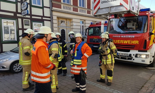 In Weferlingen kam es heute zu einem Brand mit einem Schwerverletzten. Foto: Feuerwehr Grasleben/Christoph Hasenfuß