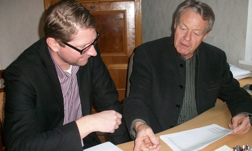 Marco Kelb (links) und Dr. Manfred Bormann setzten sich für eine Verstärkung und Entwicklung der Ortsmitte Sickte ein. Foto: Privat