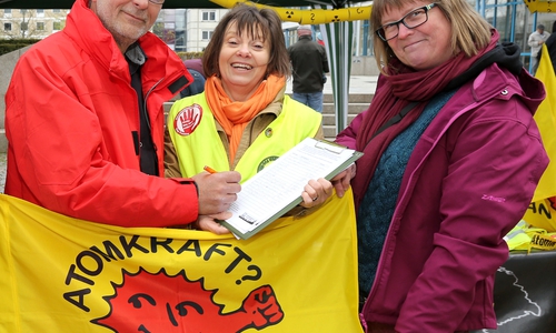 Hartwig Erb mit Mitgliedern der Arbeitsgemeinschaft Schacht Konrad am 1. Mai. Foto: IG Metall Wolfsburg