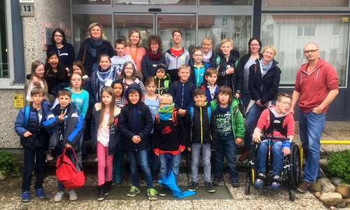 Klasse 4a der Erich-Kästner-Schule zu Gast an der Peter-Räuber-Schule. Foto: EKS