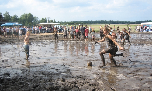 Da bleibt kein Spieler sauber. Fotos: Dorfgemeinschaft Lüsche-Räderloh